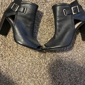 Ankle leather booties